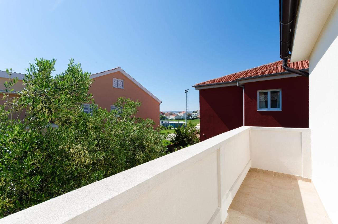 Apartments Toni Banjol Екстер'єр фото