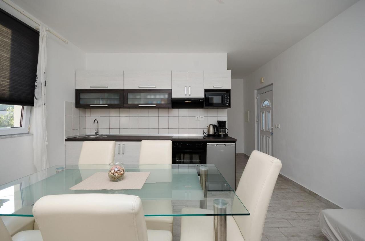 Apartments Toni Banjol Екстер'єр фото