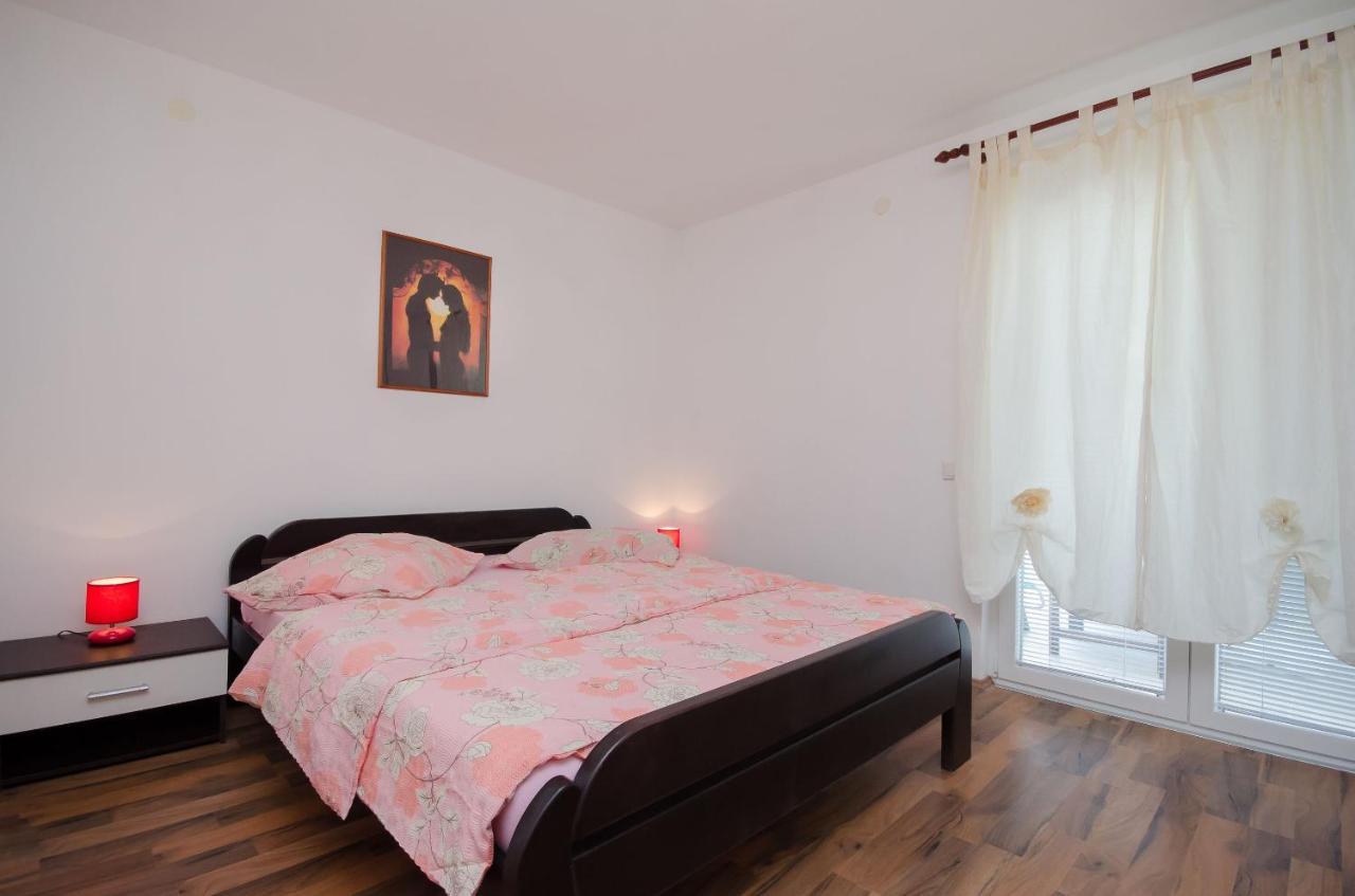 Apartments Toni Banjol Екстер'єр фото