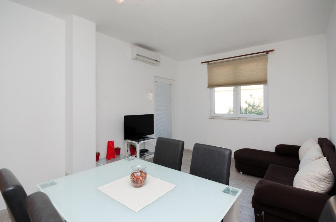 Apartments Toni Banjol Екстер'єр фото
