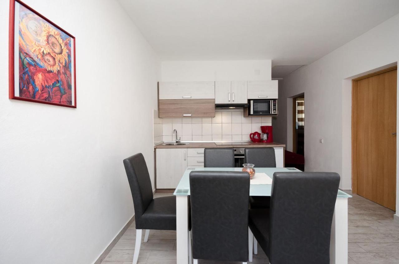Apartments Toni Banjol Екстер'єр фото