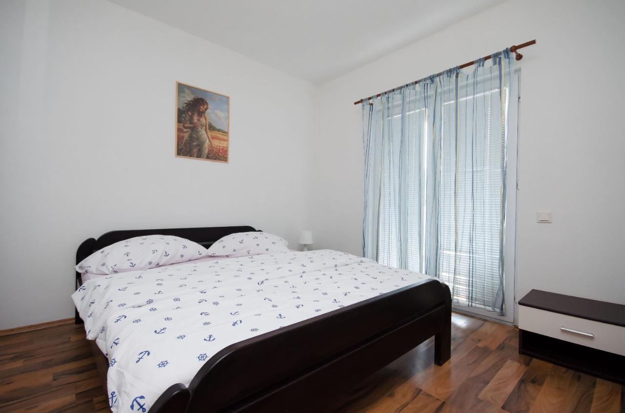 Apartments Toni Banjol Екстер'єр фото