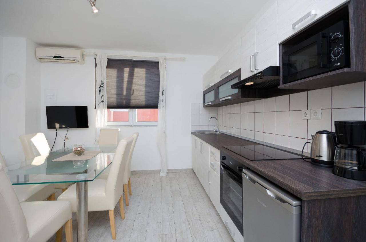 Apartments Toni Banjol Екстер'єр фото