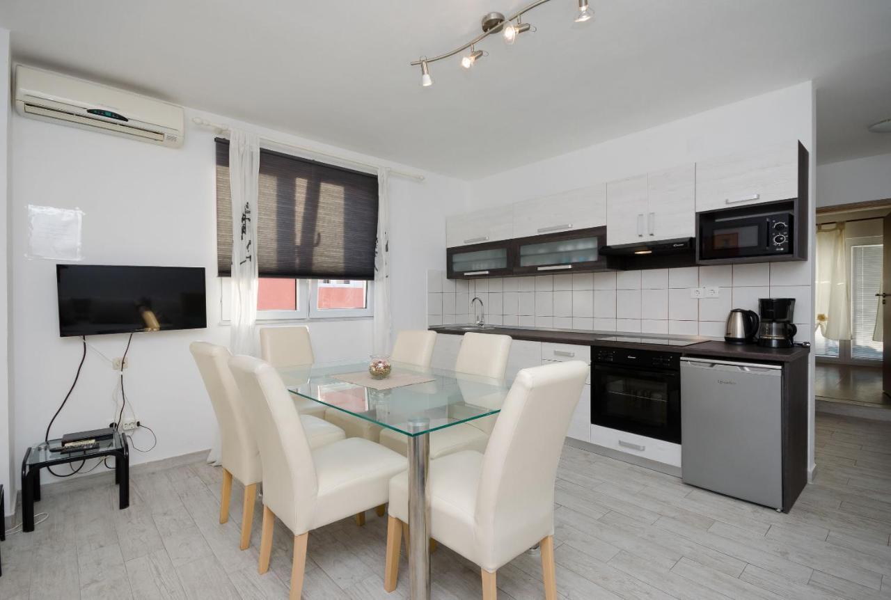 Apartments Toni Banjol Екстер'єр фото